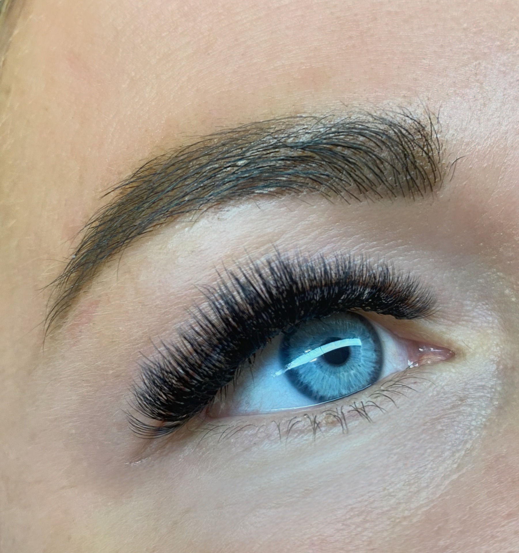 Műszempilla építés Szentendrén – természetes hatású 5D–6D pillák, Lashes_by_b.brigi